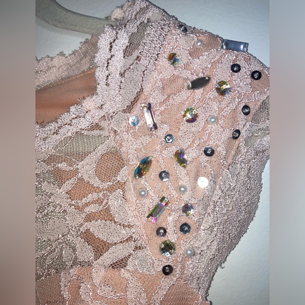 Pink lace gown with sequin cuff sleeve.     Size 3‎ - Picture 5 of 9